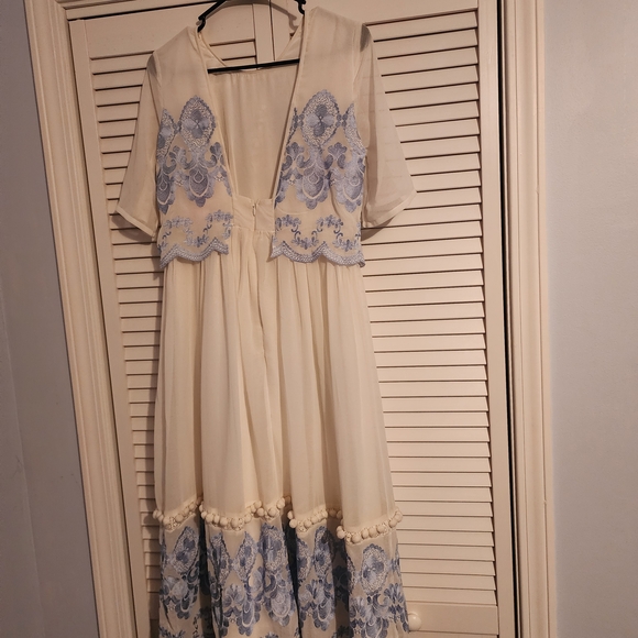 ASOS Cream and Blue Lace Midi Dress - Picture 2 of 6